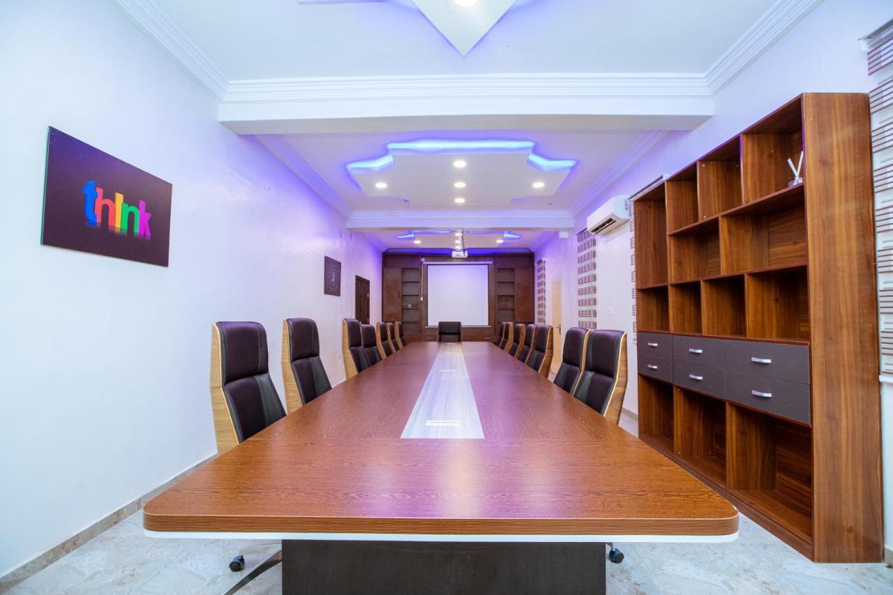 Apartment 79 Hotel & Suite Ikeja Esterno foto