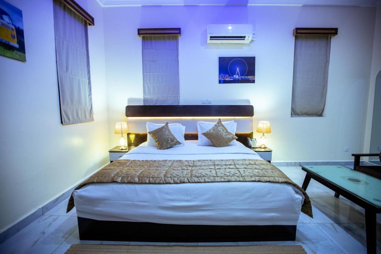 Apartment 79 Hotel & Suite Ikeja Esterno foto