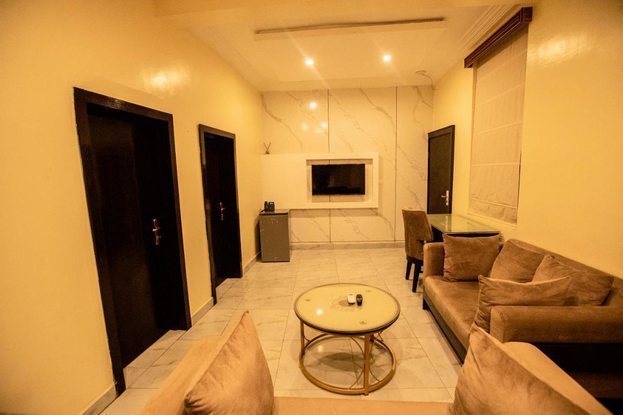 Apartment 79 Hotel & Suite Ikeja Esterno foto