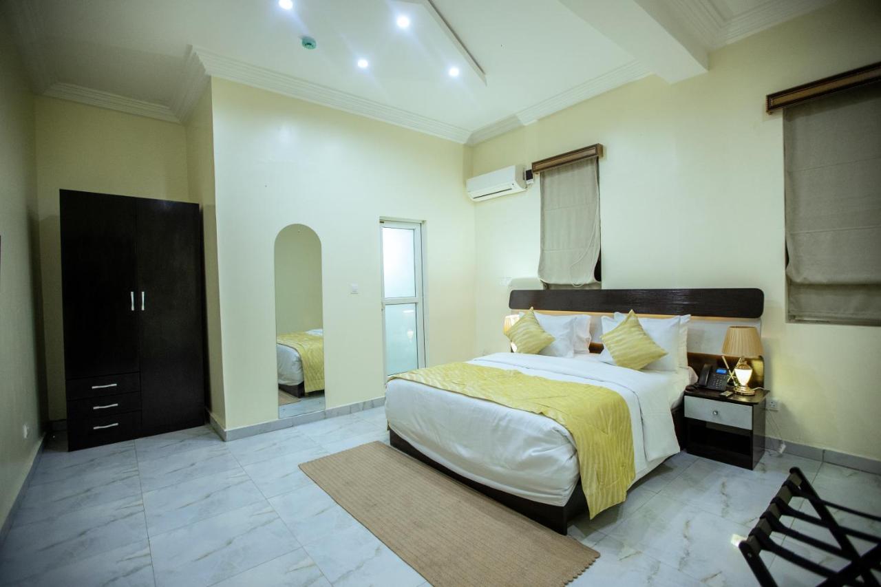 Apartment 79 Hotel & Suite Ikeja Esterno foto