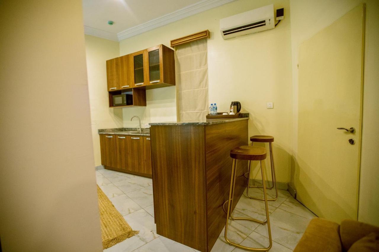 Apartment 79 Hotel & Suite Ikeja Esterno foto