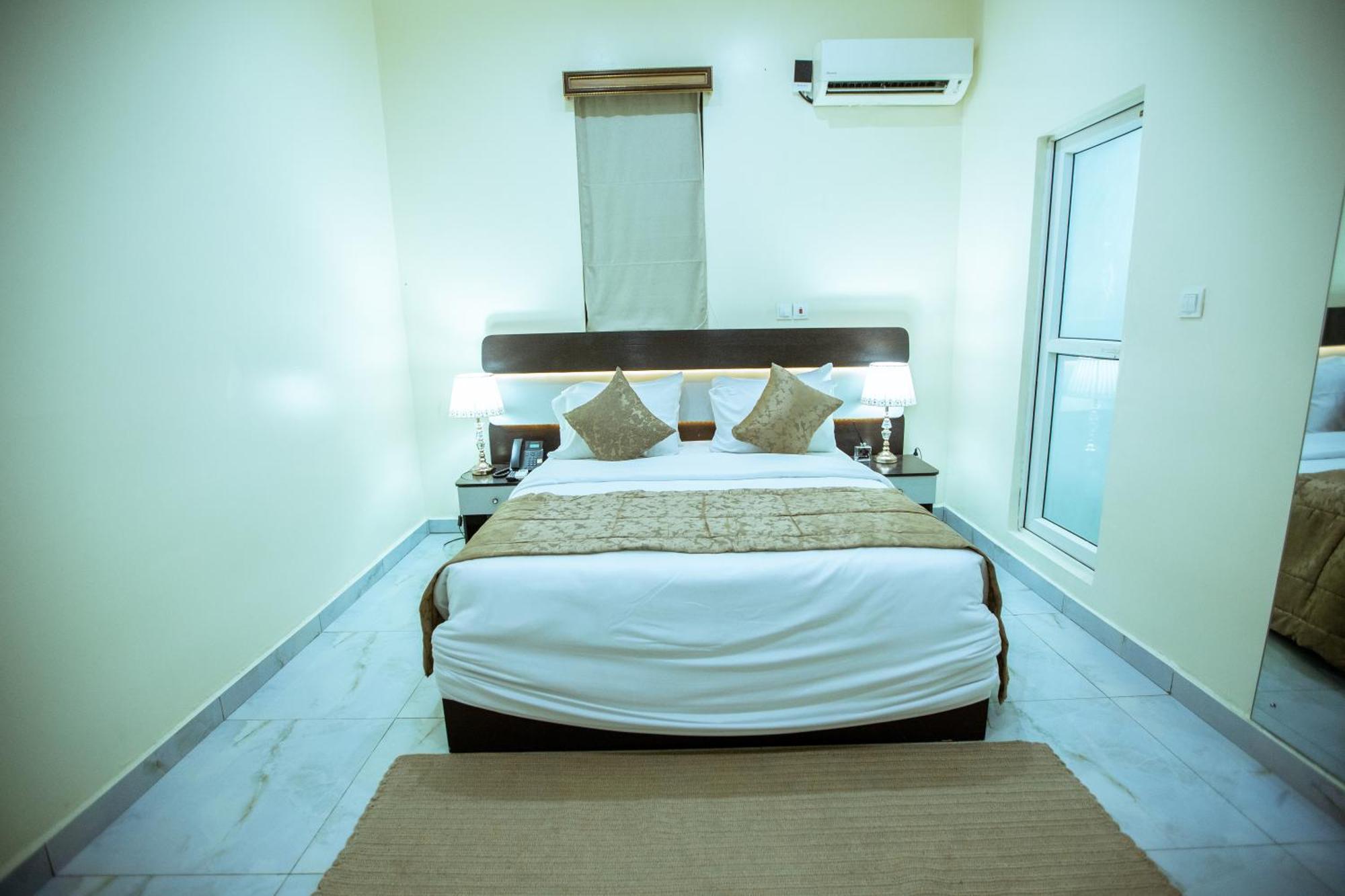 Apartment 79 Hotel & Suite Ikeja Esterno foto