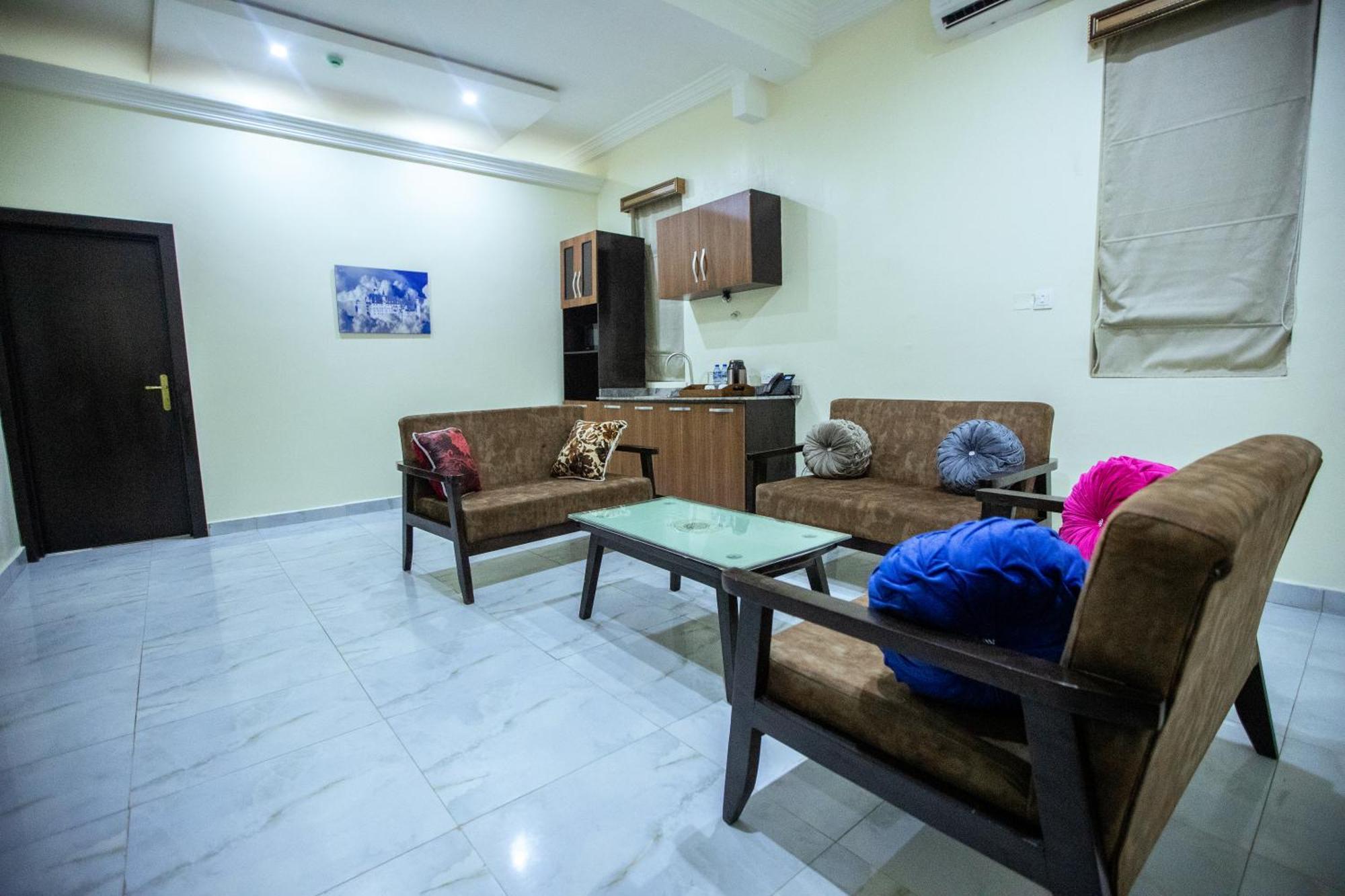 Apartment 79 Hotel & Suite Ikeja Esterno foto