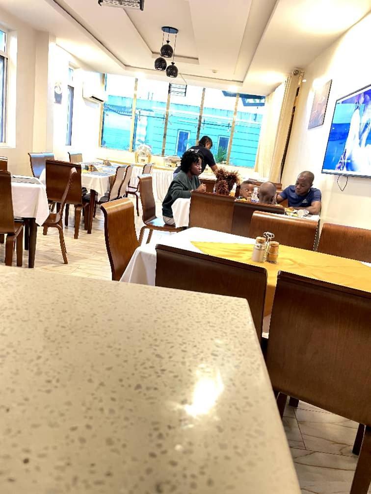 Apartment 79 Hotel & Suite Ikeja Esterno foto